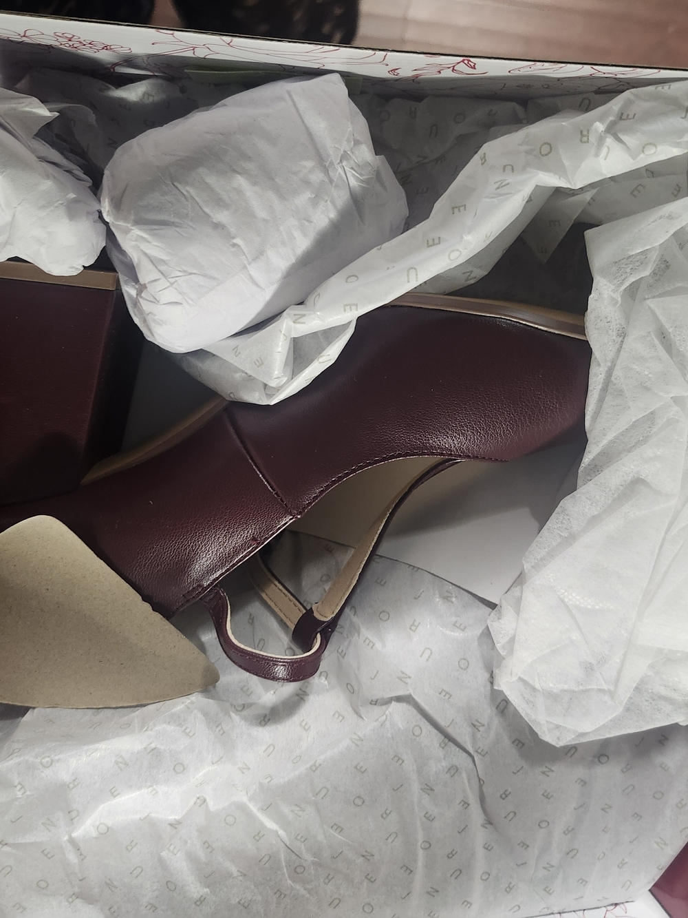 Classic Mary Jane Block Heel Pumps - Burgundy T Strap - Picture 4 of 5